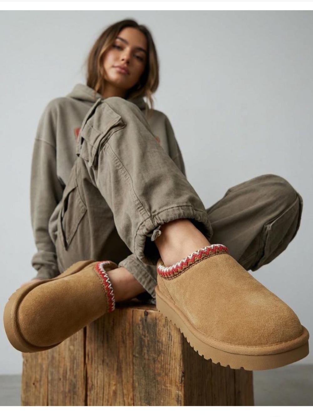 Cushionaire Women's Tan Suede Slip-On Slippers with Red Trim